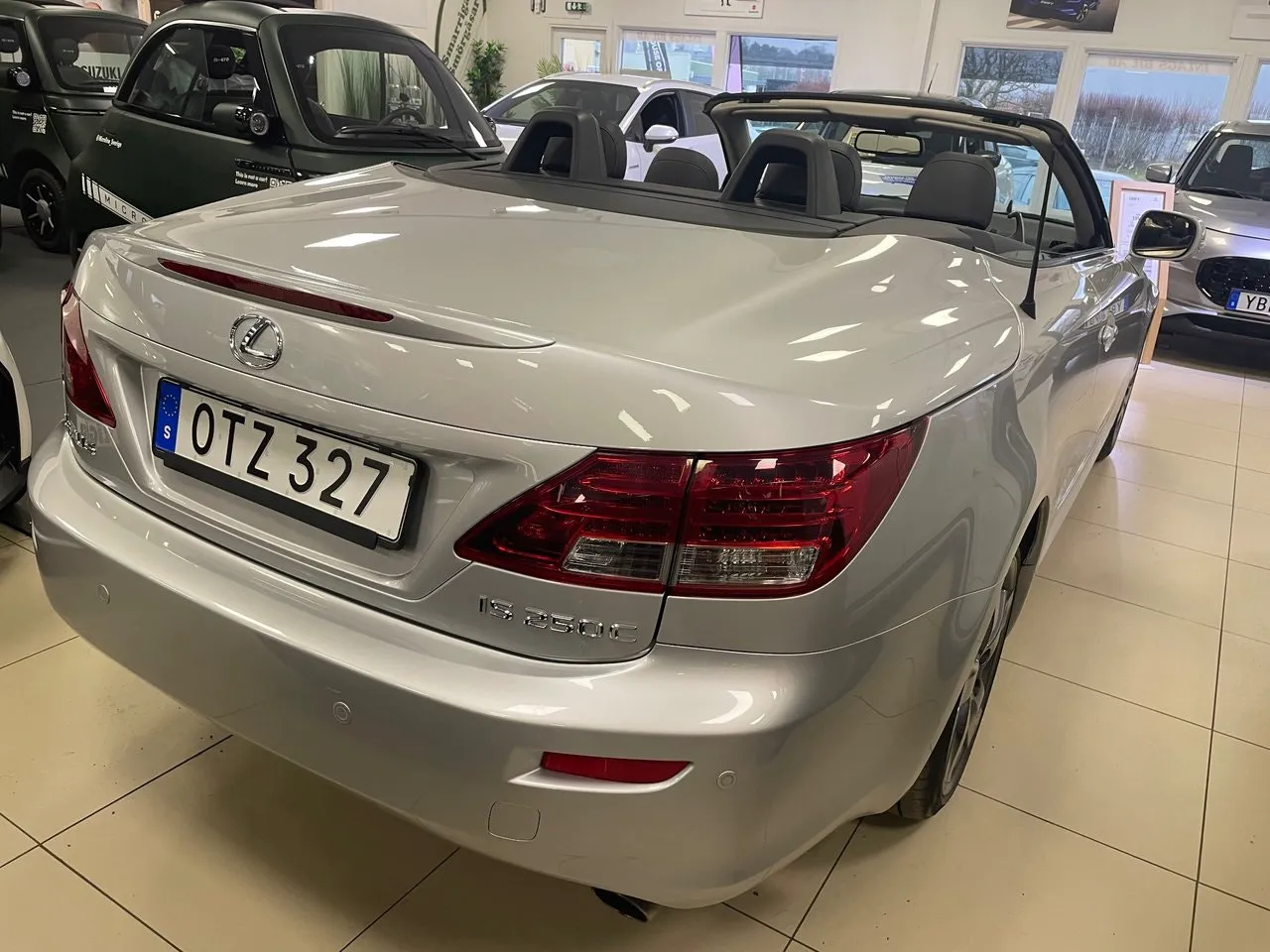 Vehicle image 3