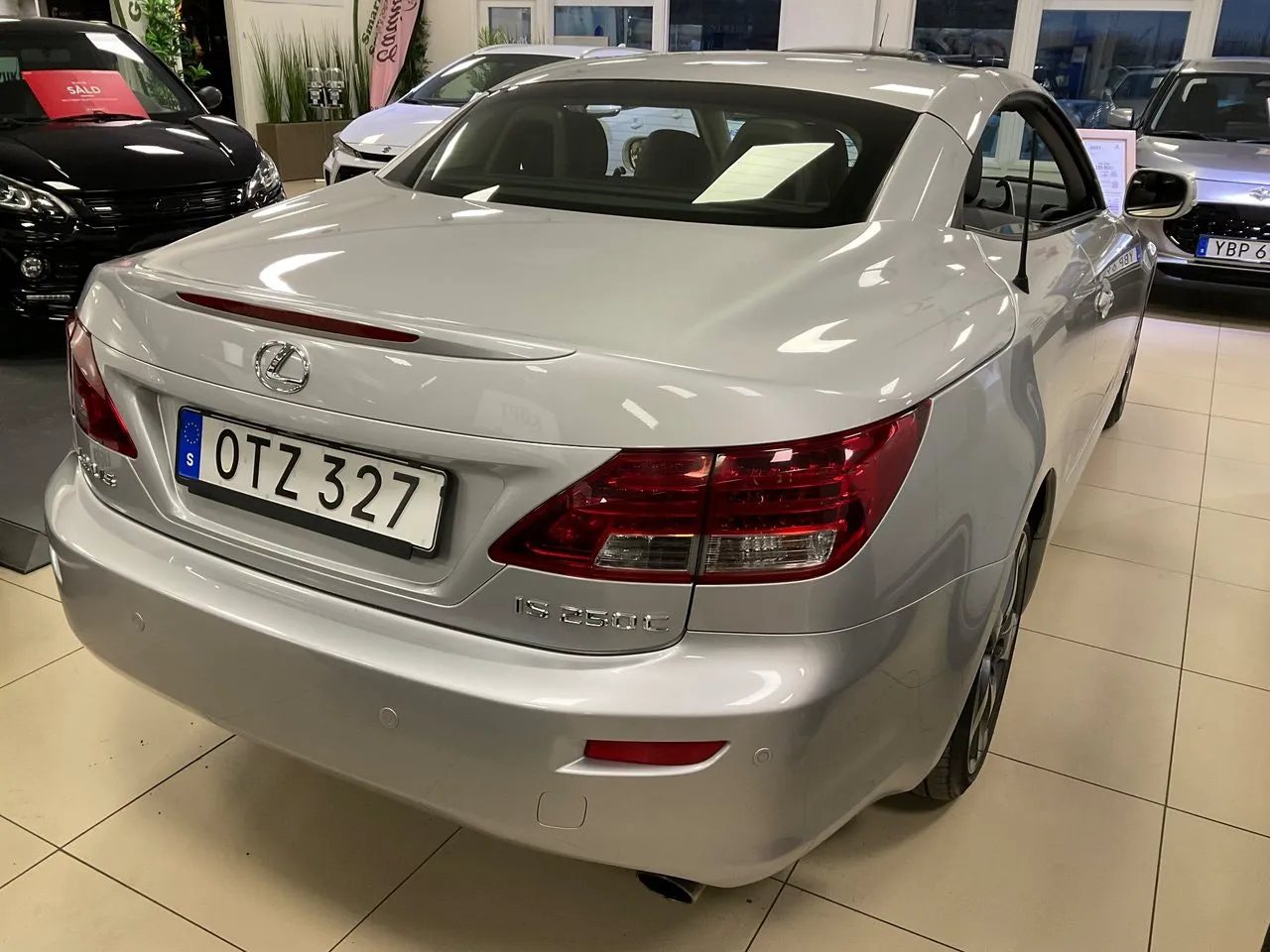Vehicle image 14