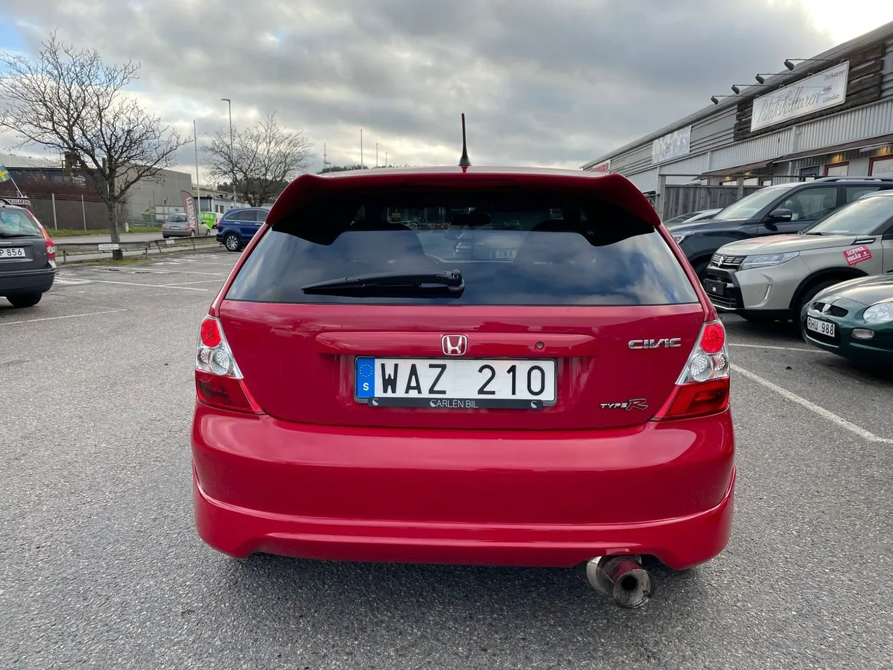 Vehicle image 4