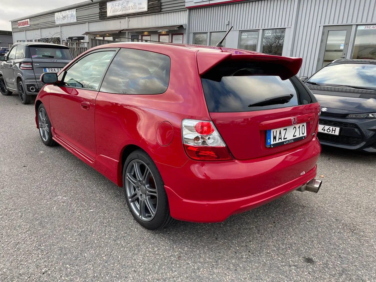Vehicle image 5