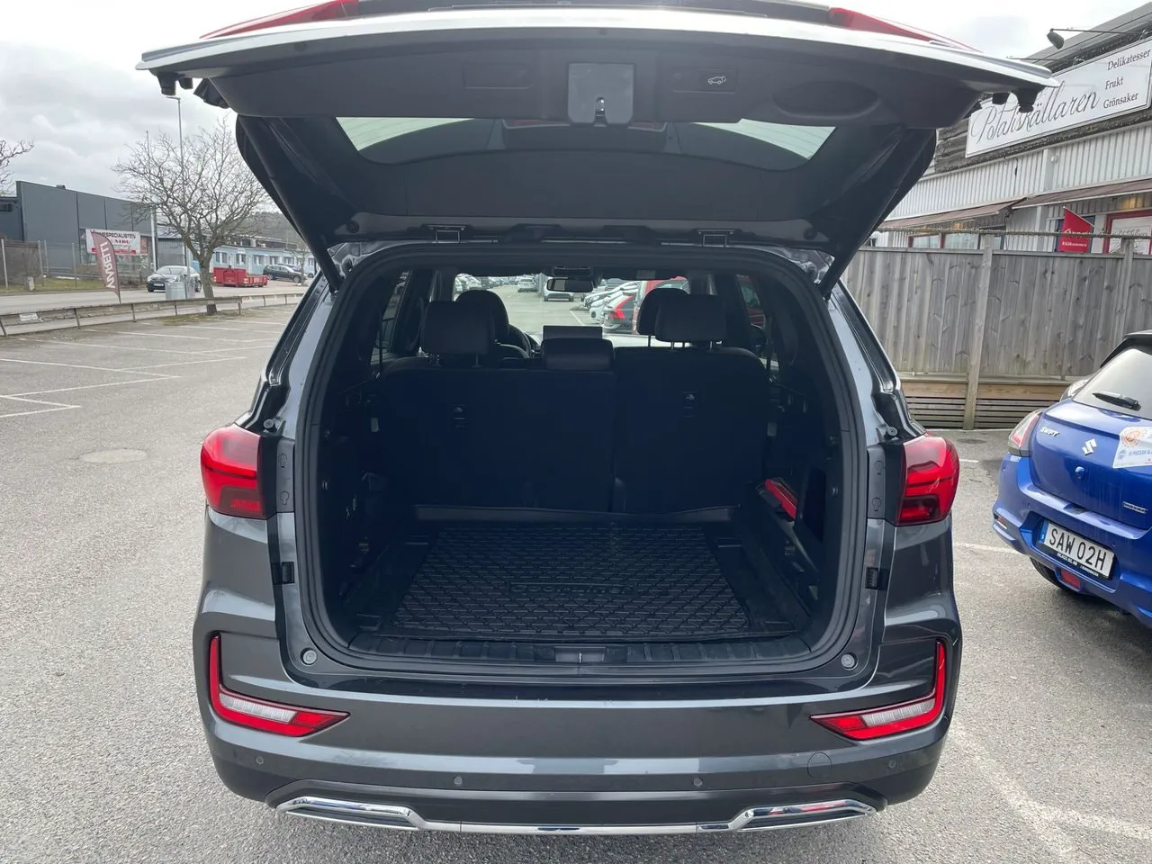 Vehicle image 12