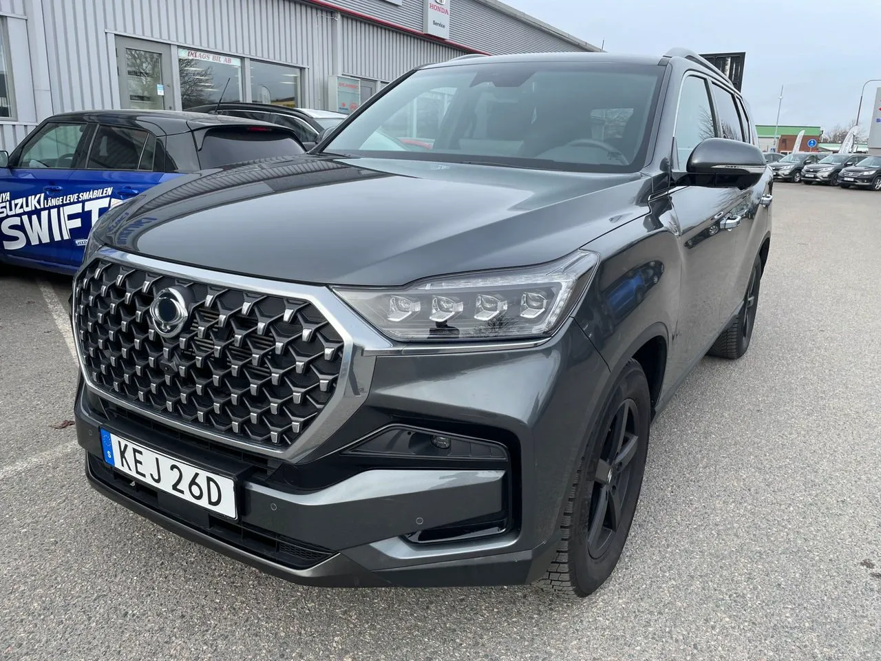 Vehicle image 3