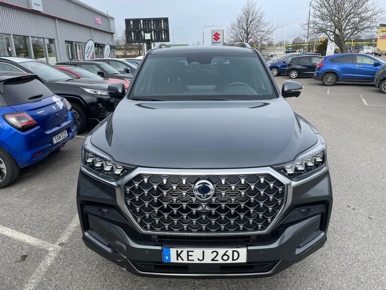 Vehicle image 4