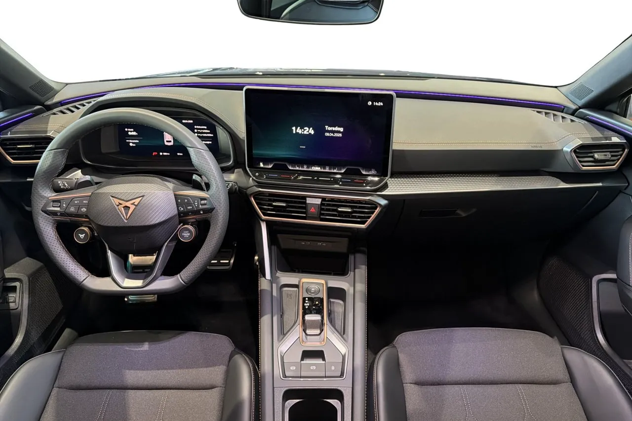 Vehicle image 15