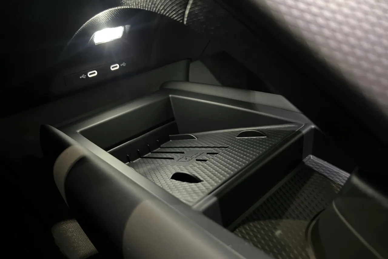 Vehicle image 28