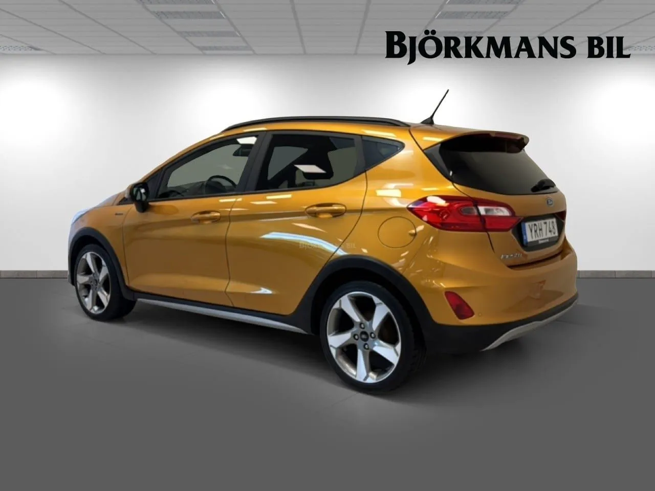 Vehicle image 5