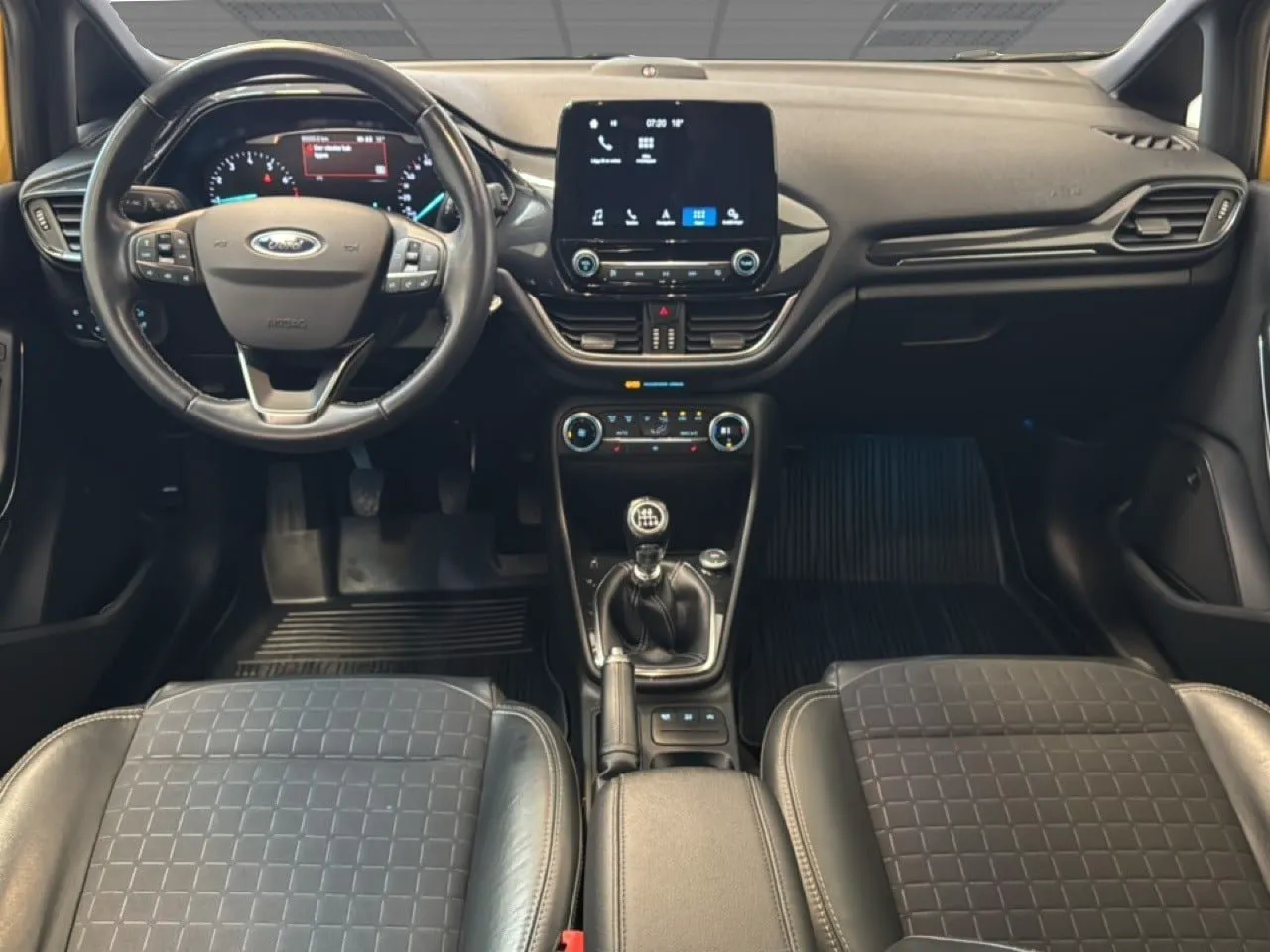 Vehicle image 6