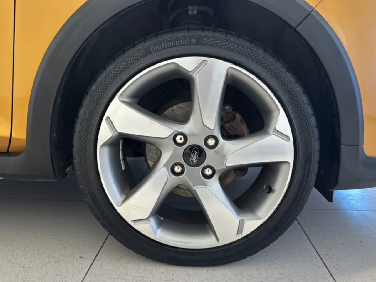 Vehicle image 14