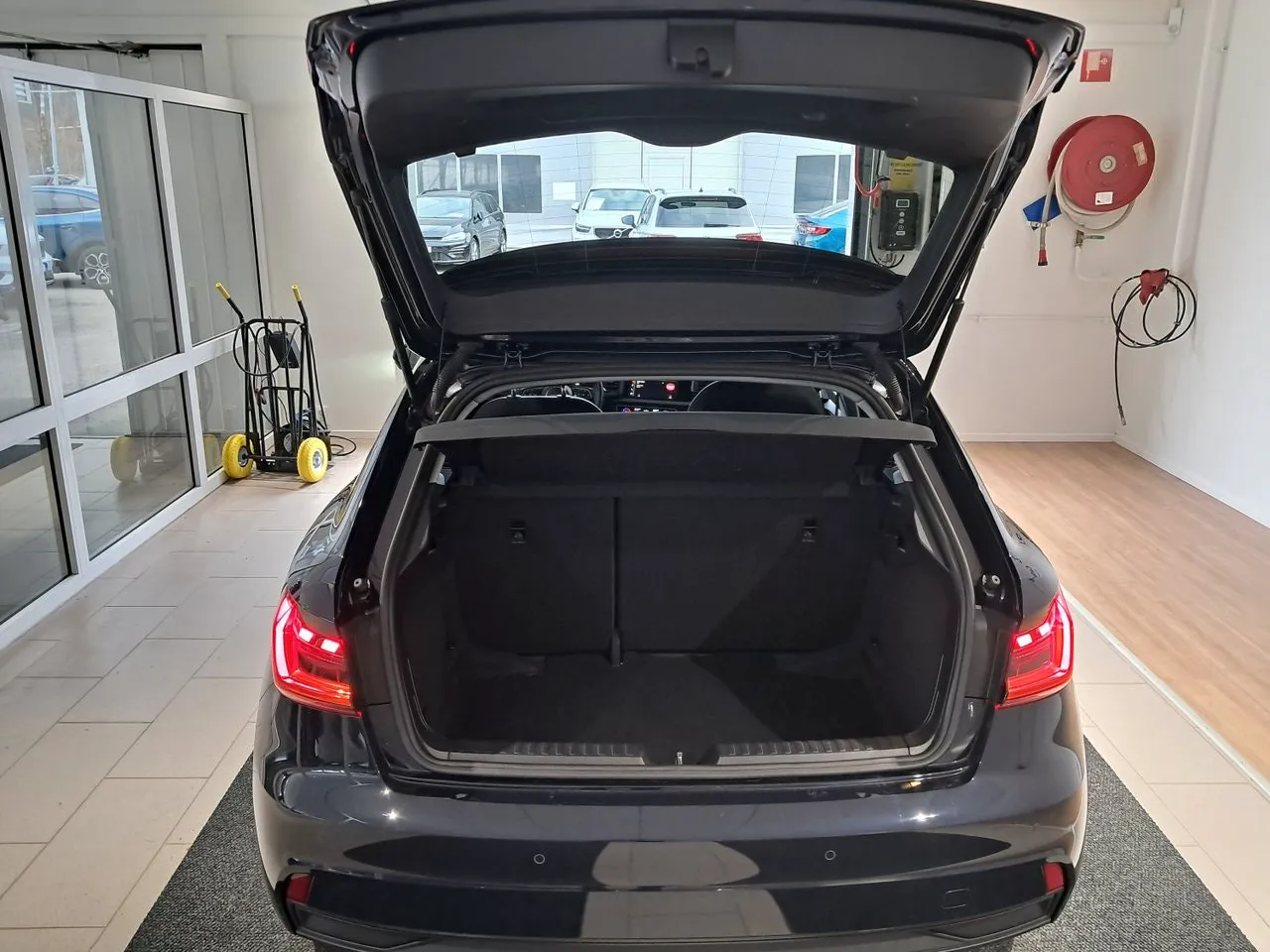 Vehicle image 6