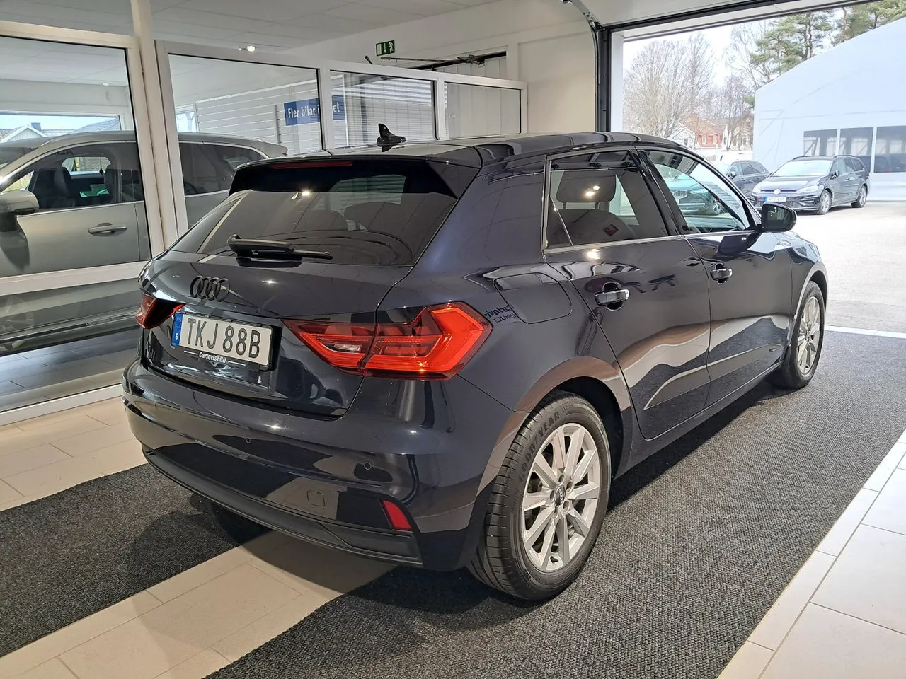 Vehicle image 3