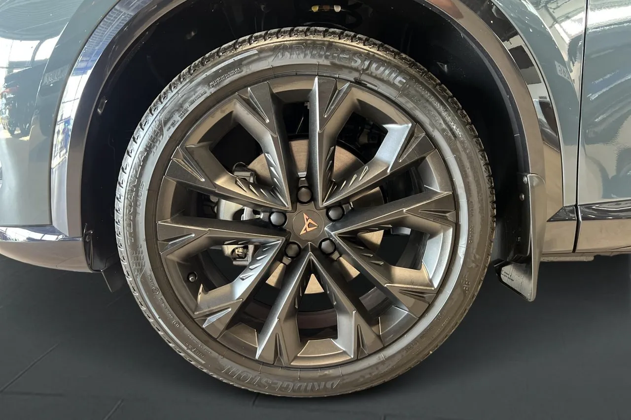 Vehicle image 30