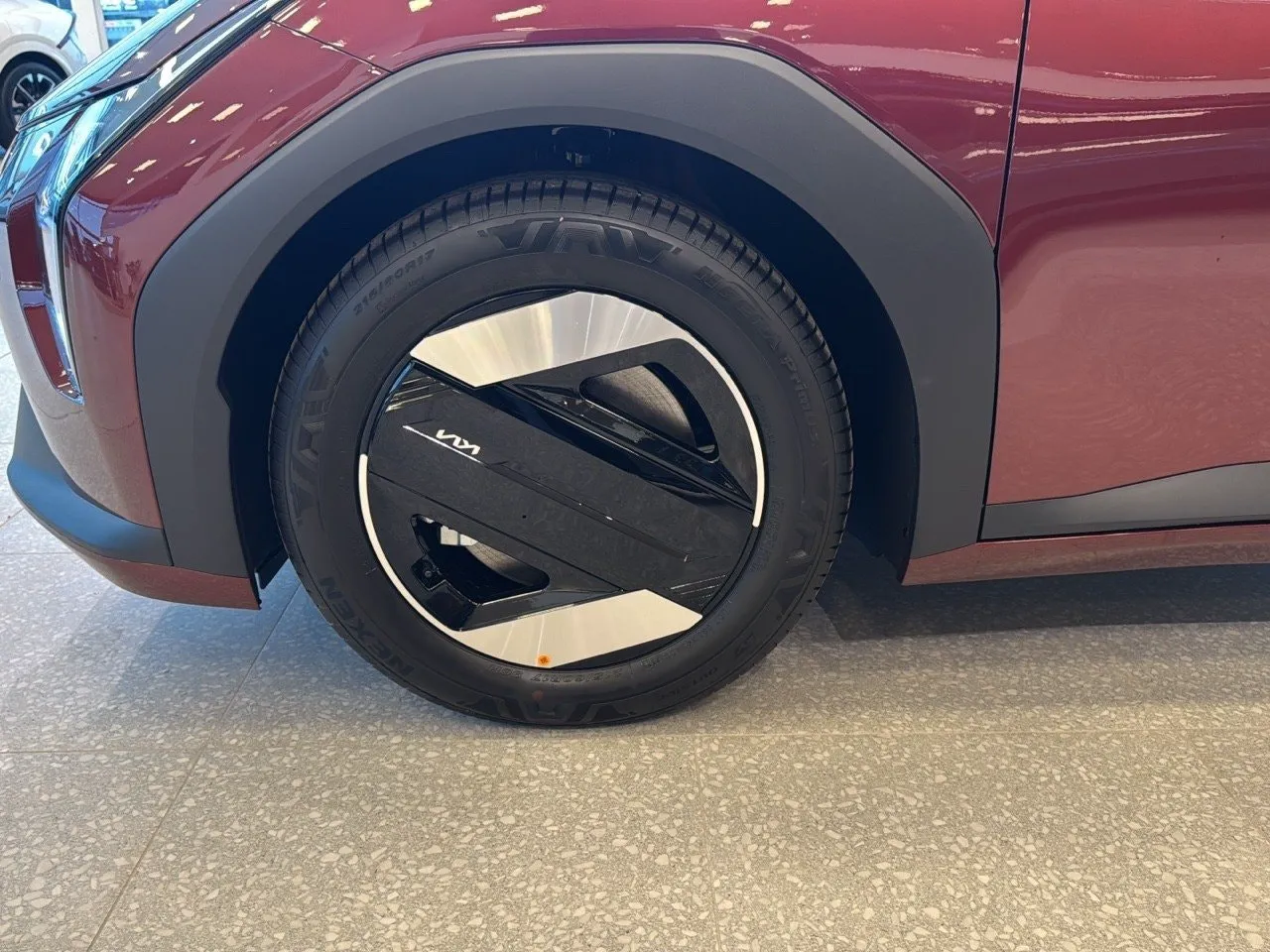 Vehicle image 19