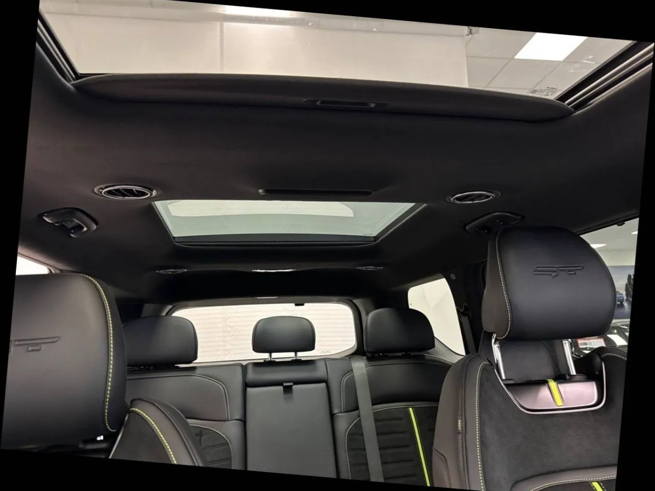 Vehicle image 25