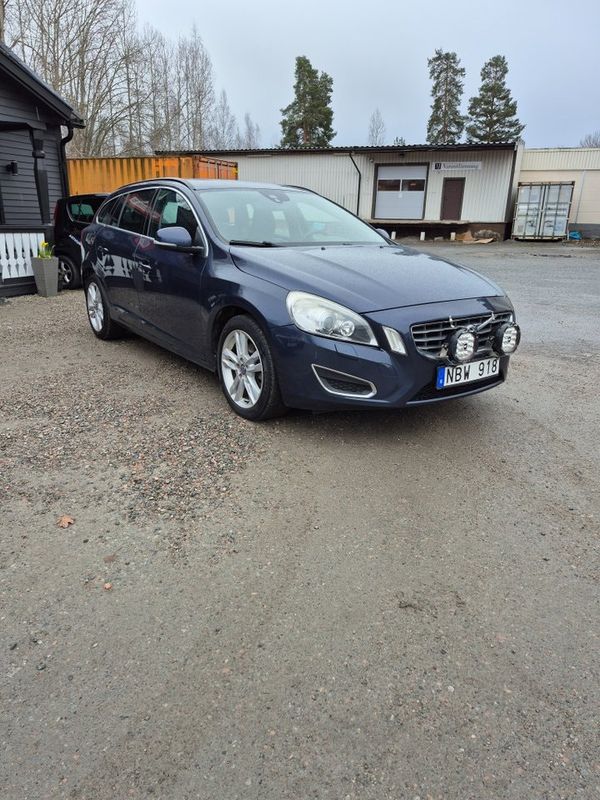 Volvo V60 D4 Momentum Euro 5 - 2013