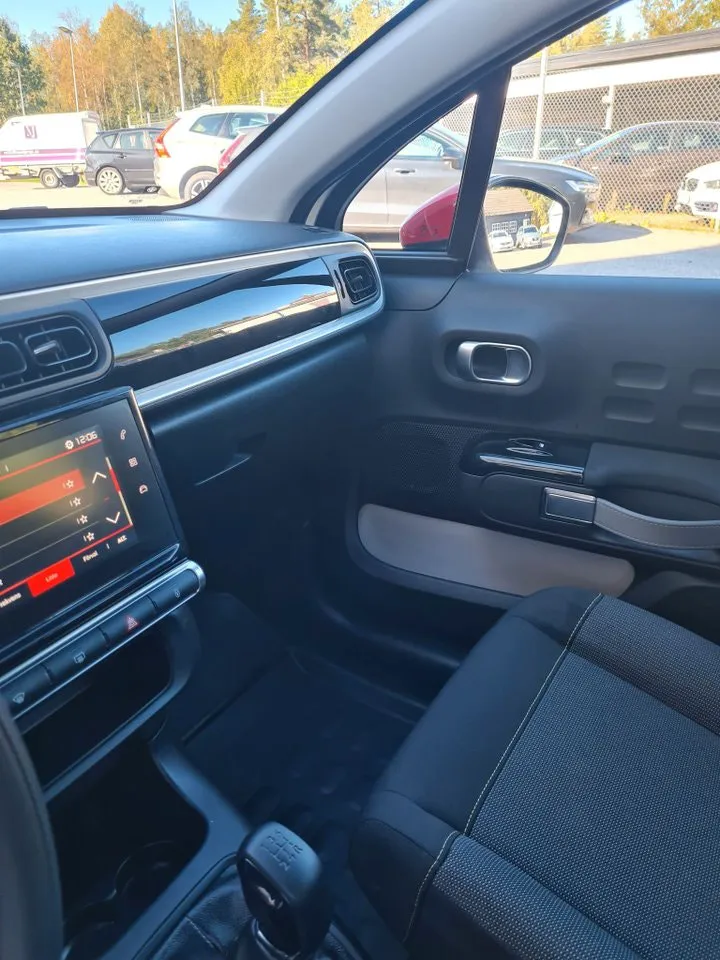 Vehicle image 14