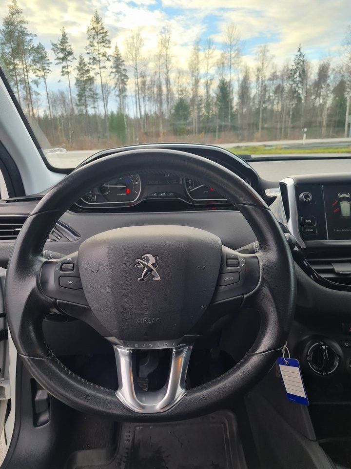 Peugeot 208 bild 8