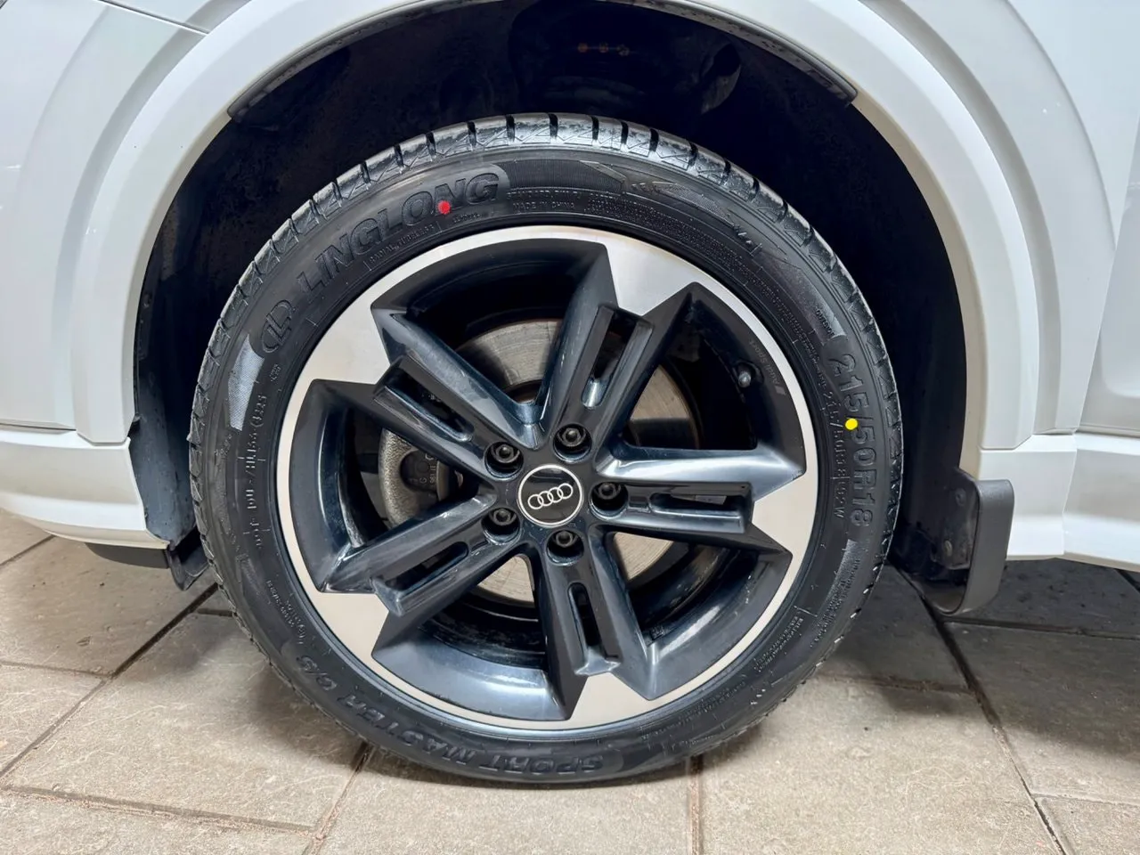 Vehicle image 18