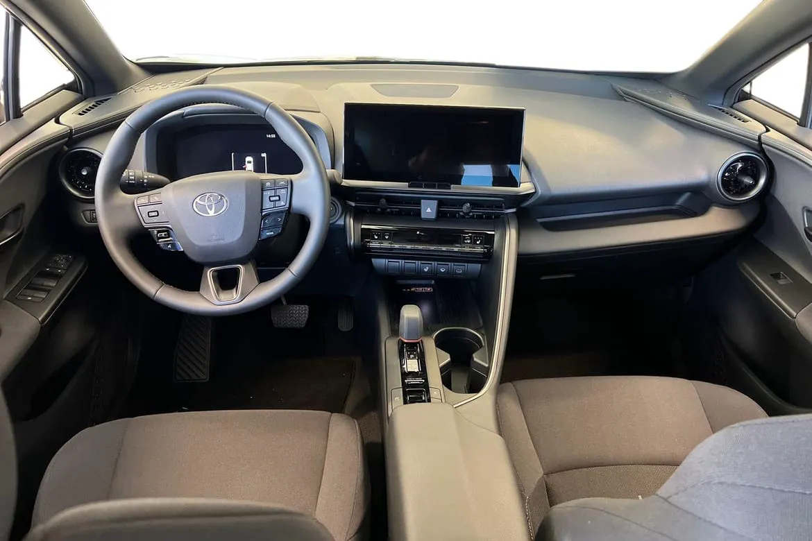 Vehicle image 9