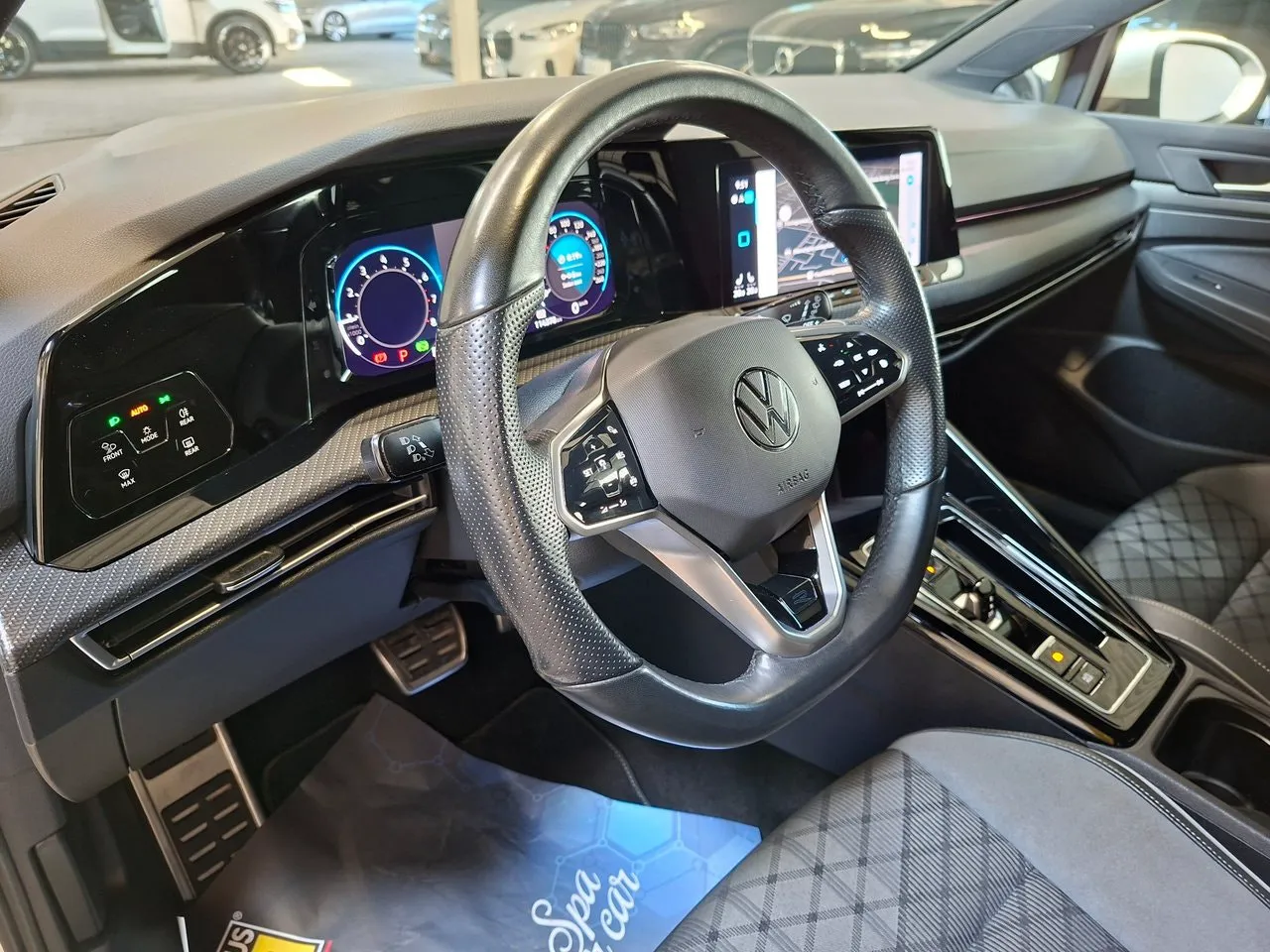 Vehicle image 15