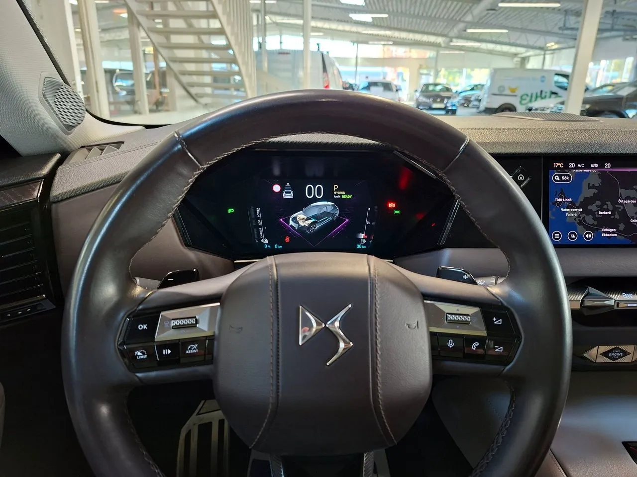 Vehicle image 16