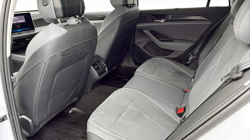 Volkswagen Passat bild 11