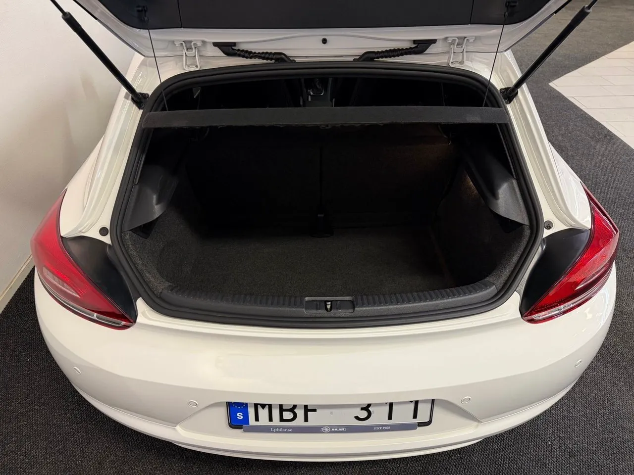 Vehicle image 21