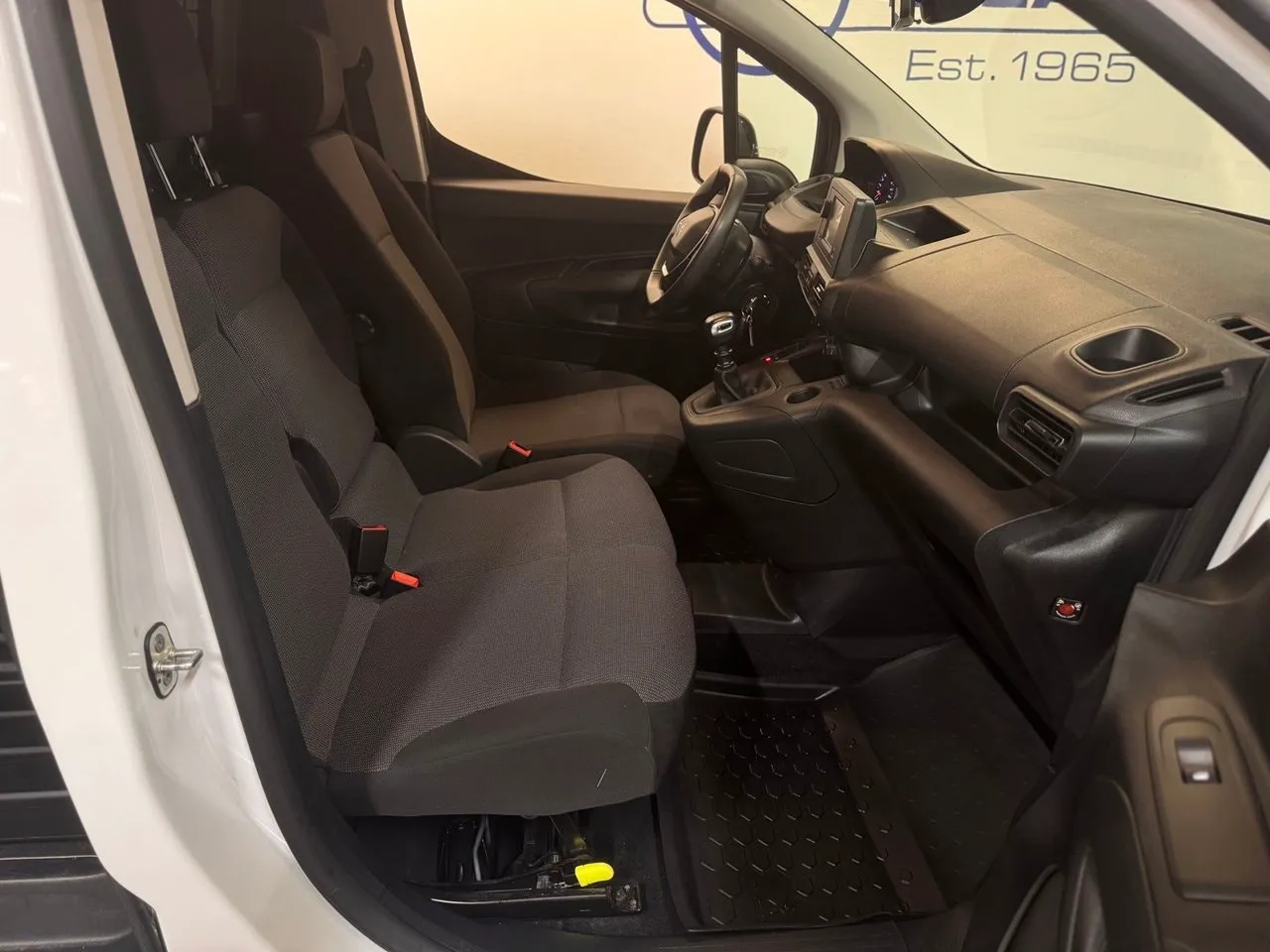 Vehicle image 14