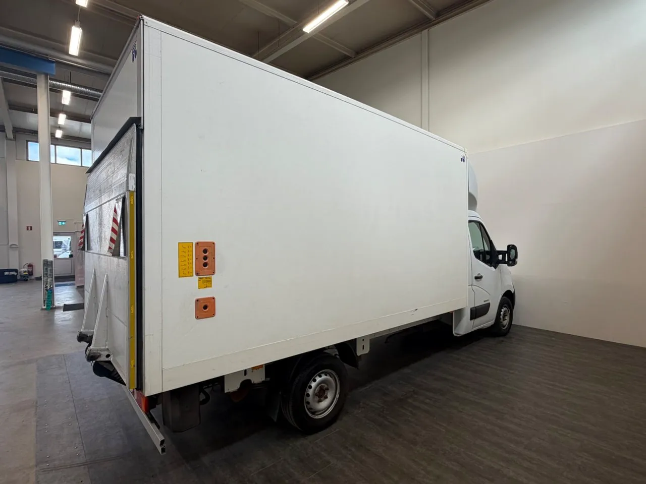 Vehicle image 6