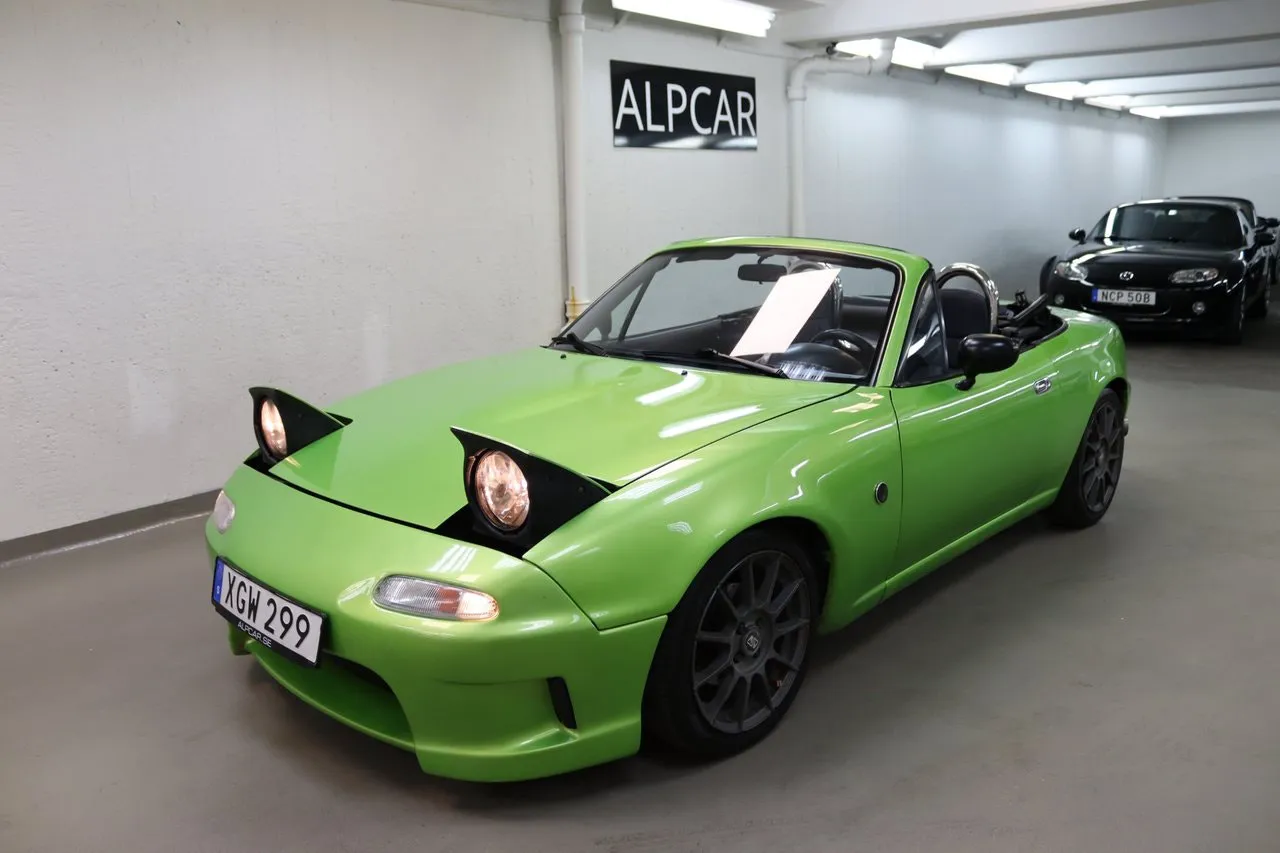 Vehicle image 16