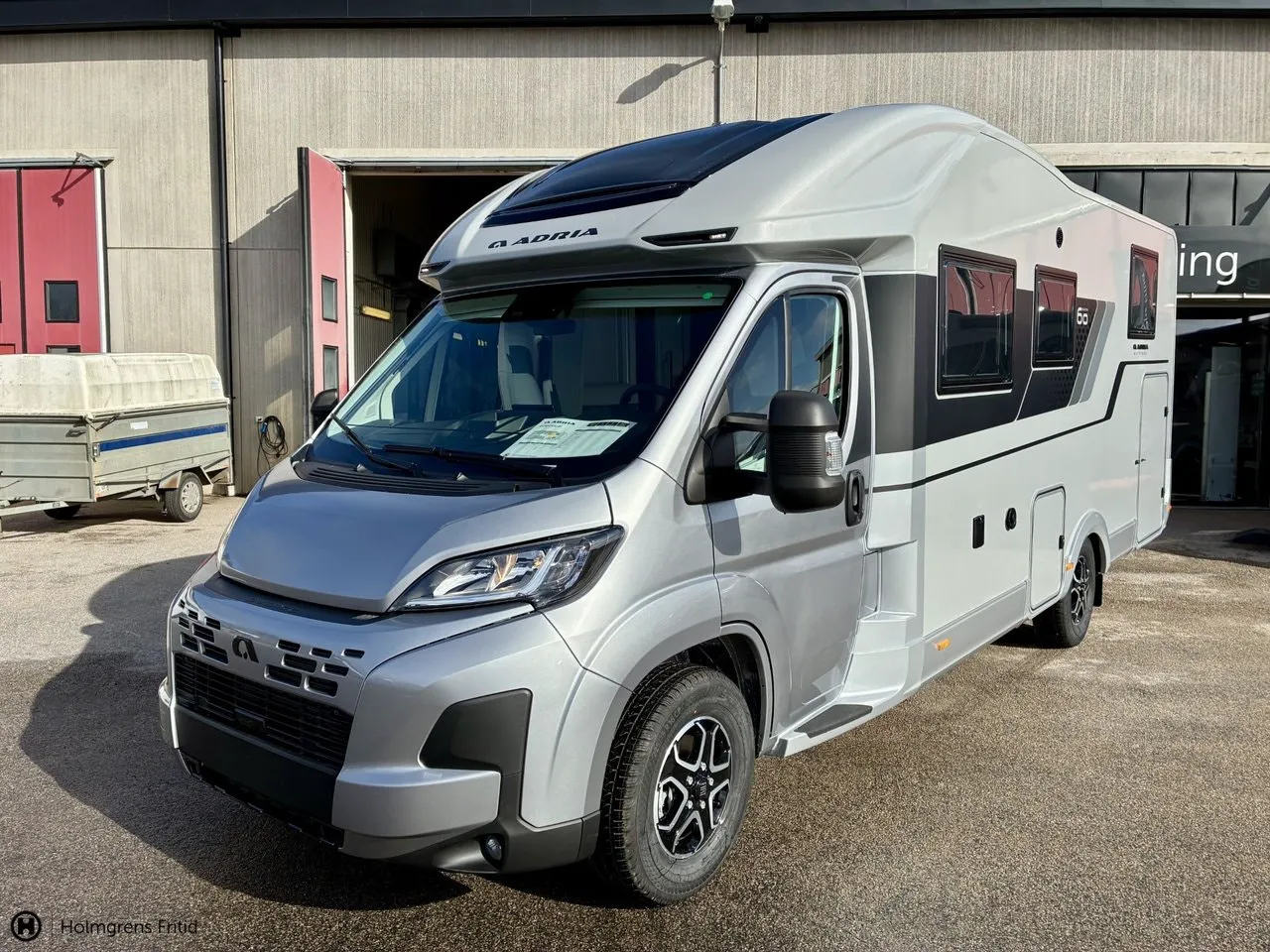 Vehicle image 4