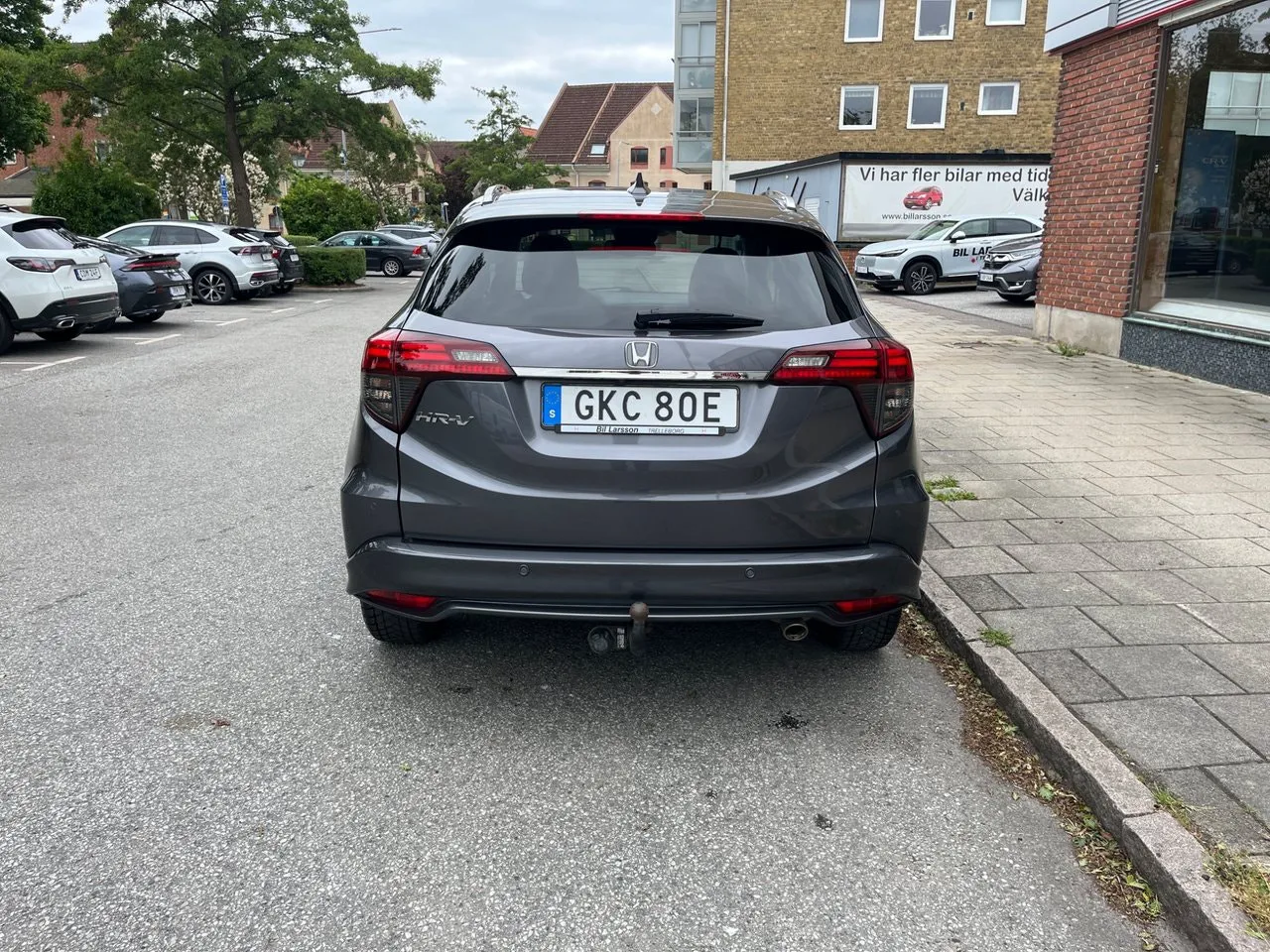 Vehicle image 4