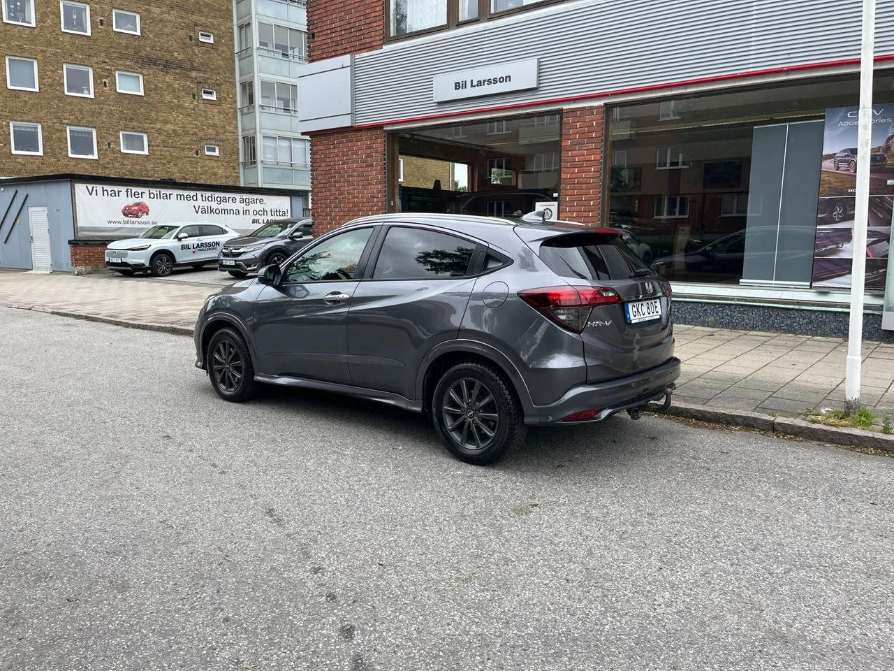 Vehicle image 3