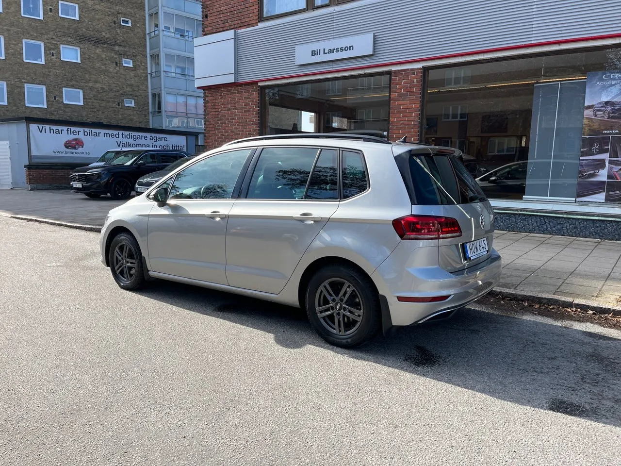 Vehicle image 3
