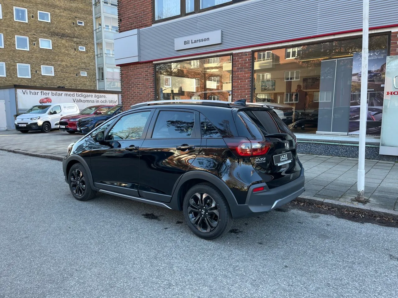 Vehicle image 3
