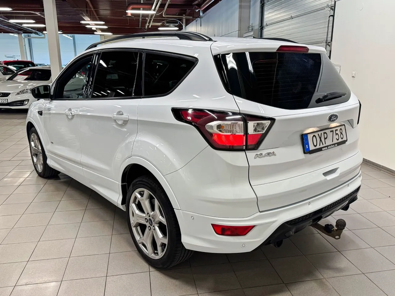 Vehicle image 6