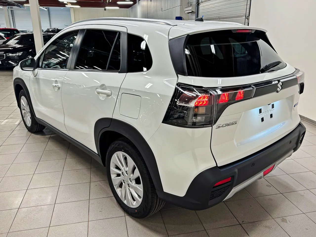 Vehicle image 6