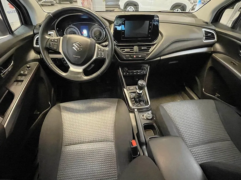 Vehicle image 5