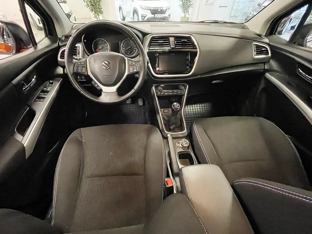 Vehicle image 4