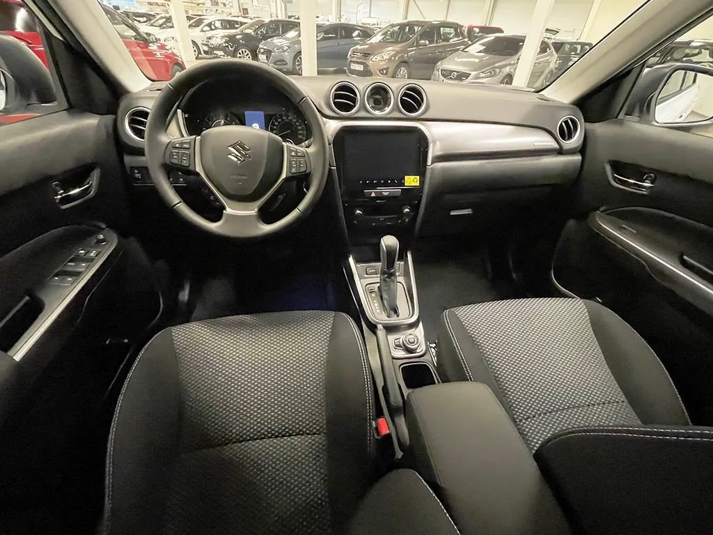 Vehicle image 4