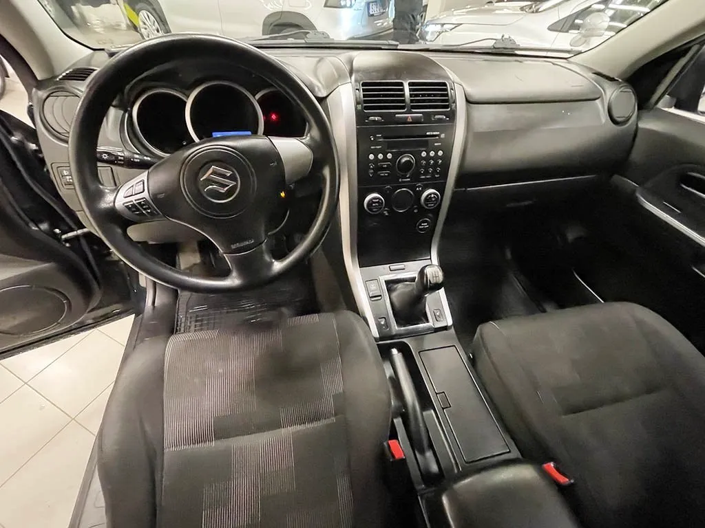 Vehicle image 4