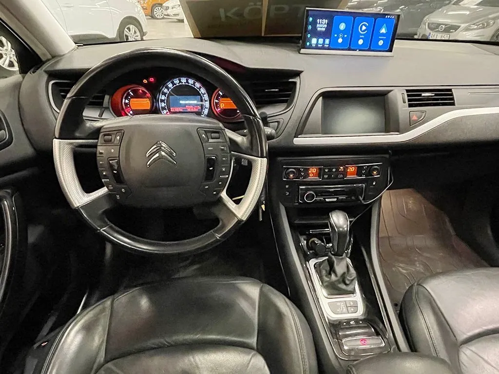 Vehicle image 6