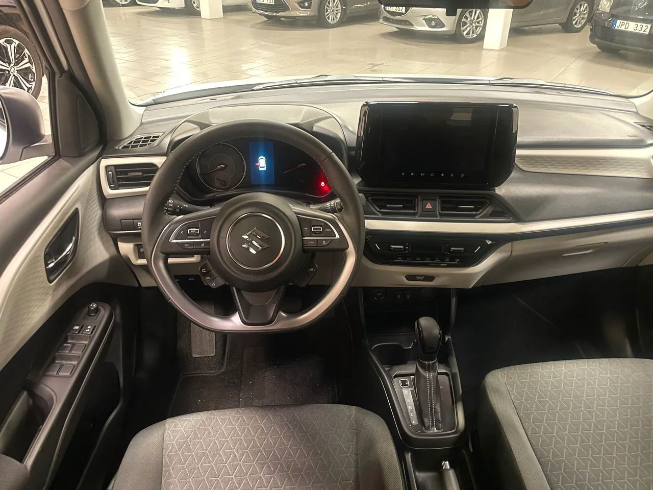 Vehicle image 4