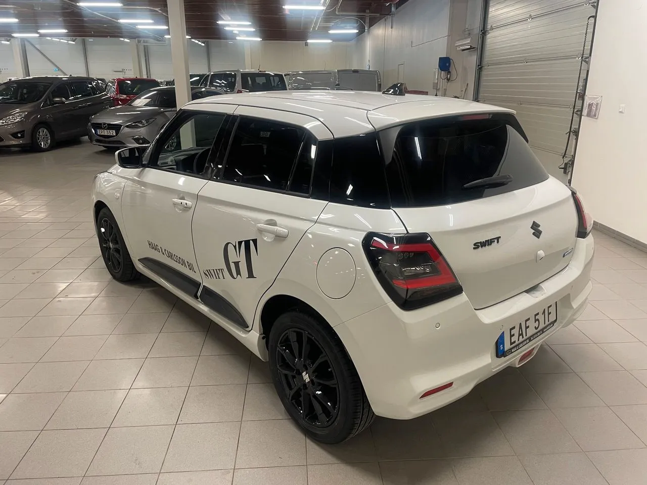 Vehicle image 5