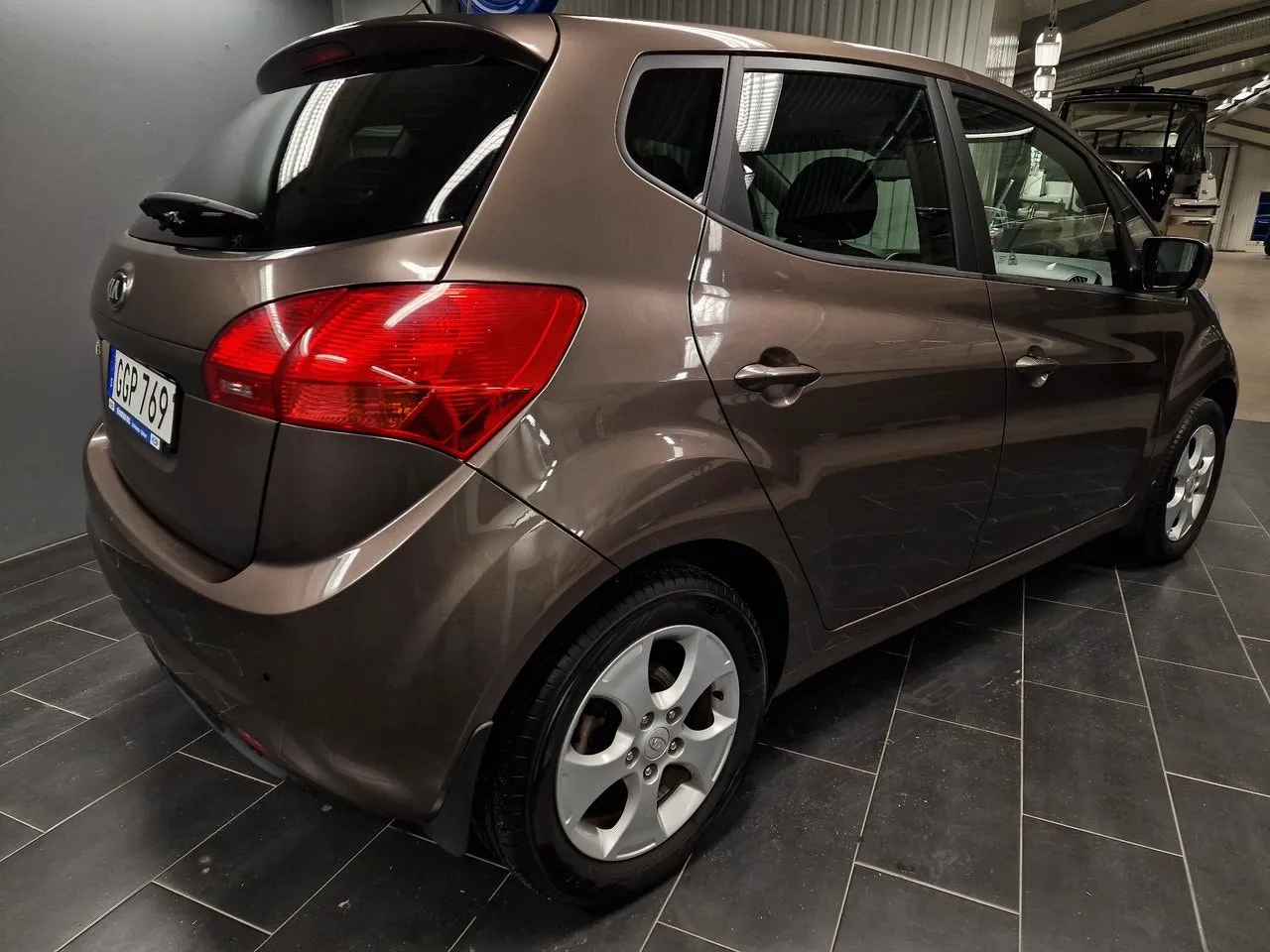 Vehicle image 3