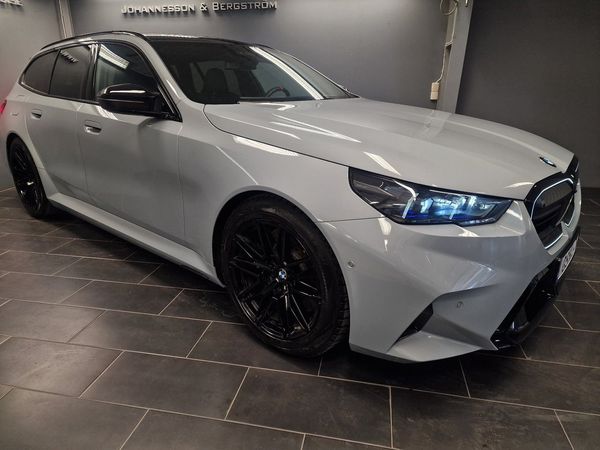 BMW M5 Touring Hybrid 727Hk Pano / B&W / Drag - 2026