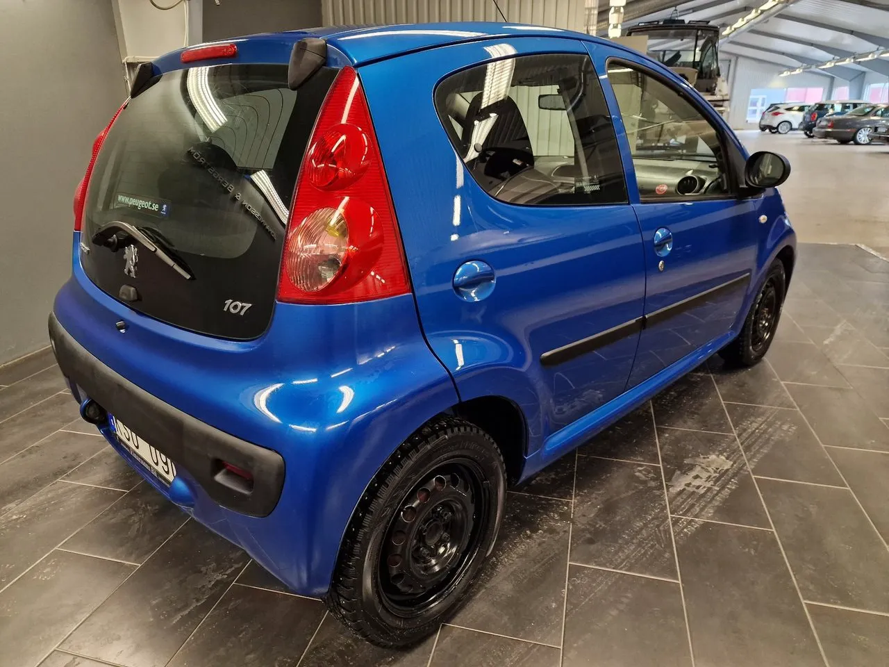 Vehicle image 5