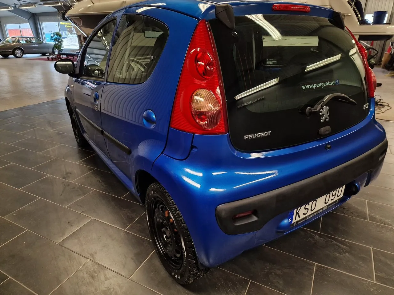 Vehicle image 6