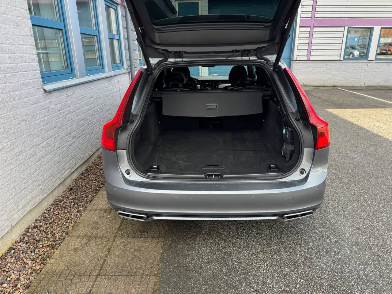 Vehicle image 19