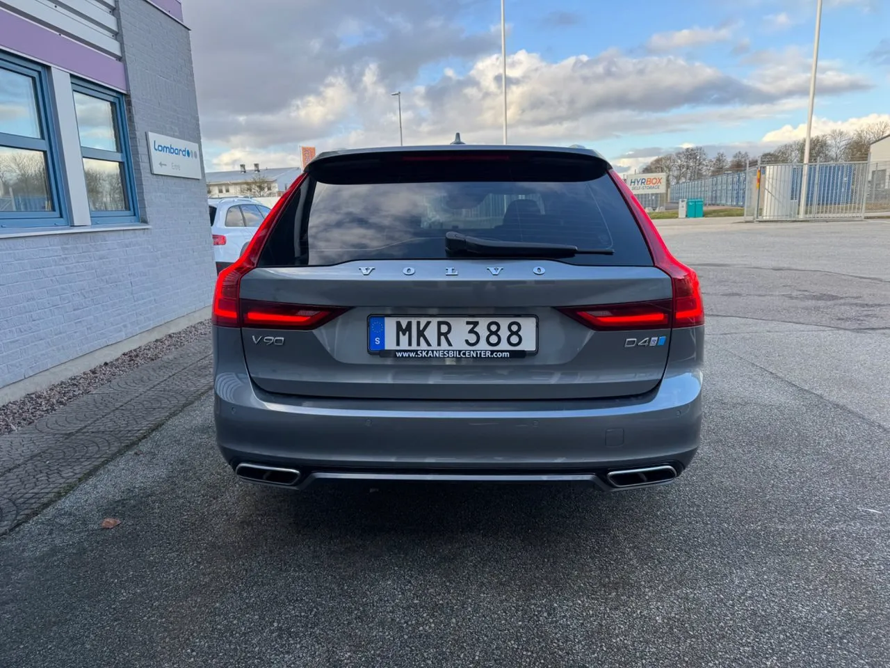 Vehicle image 12