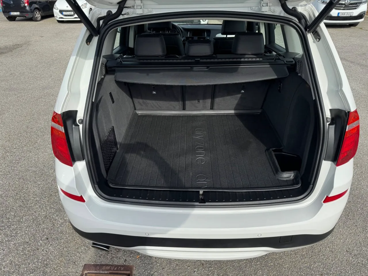 Vehicle image 14